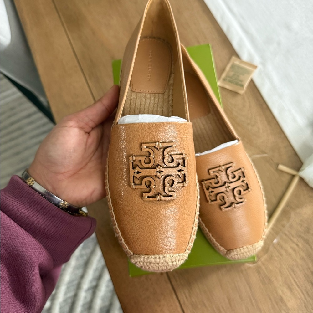 New Tory Burch Espadrilles Cut-Out Logo Leather Espadrille in Ginger Shortbread - Picture 3 of 8